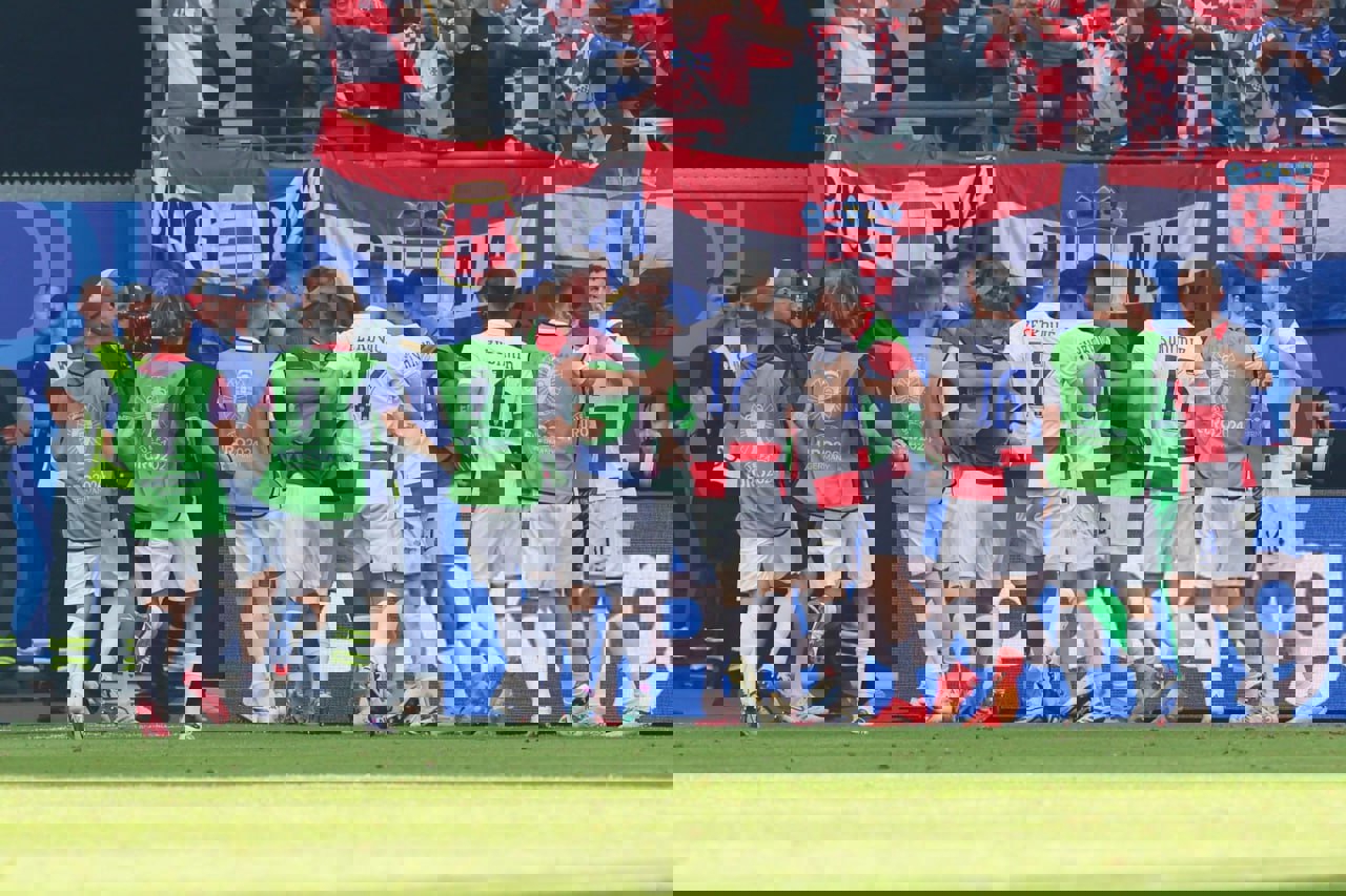 2045426