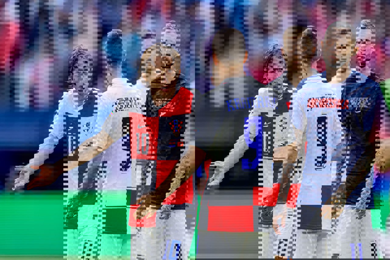 2045437