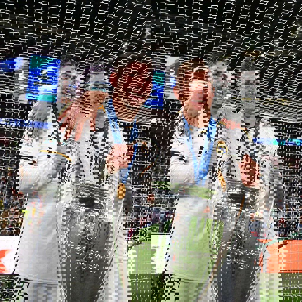 2045576