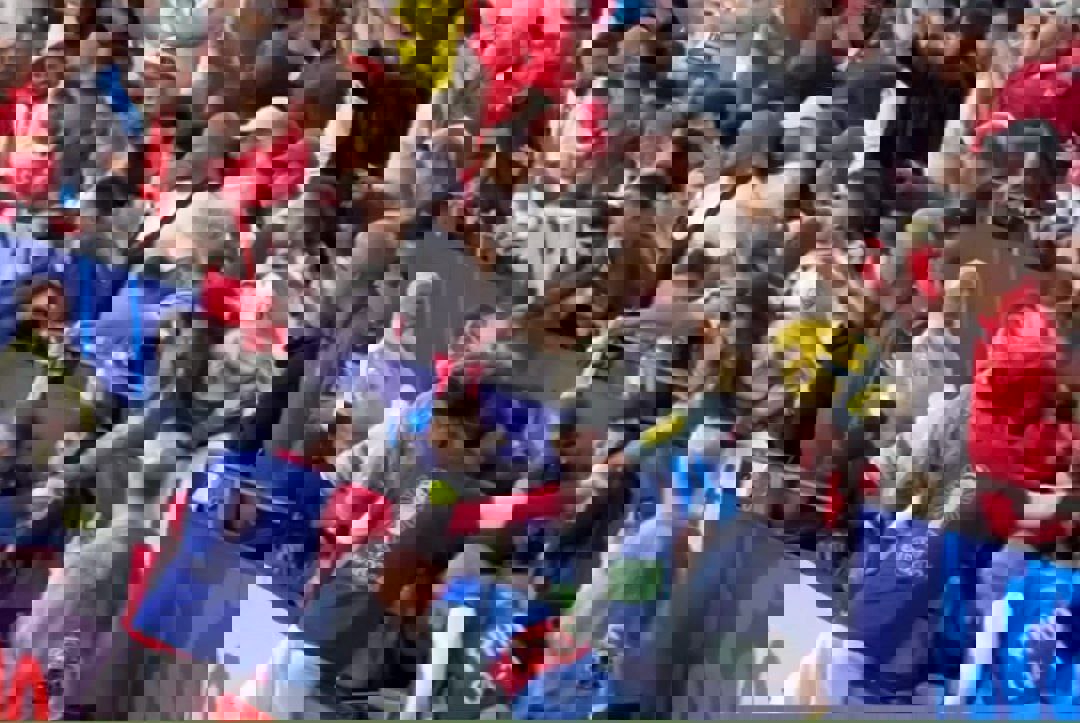2045989