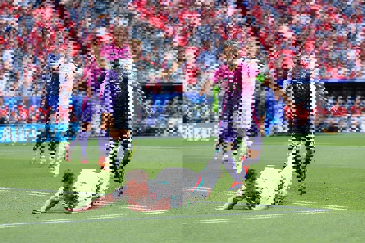 2045586