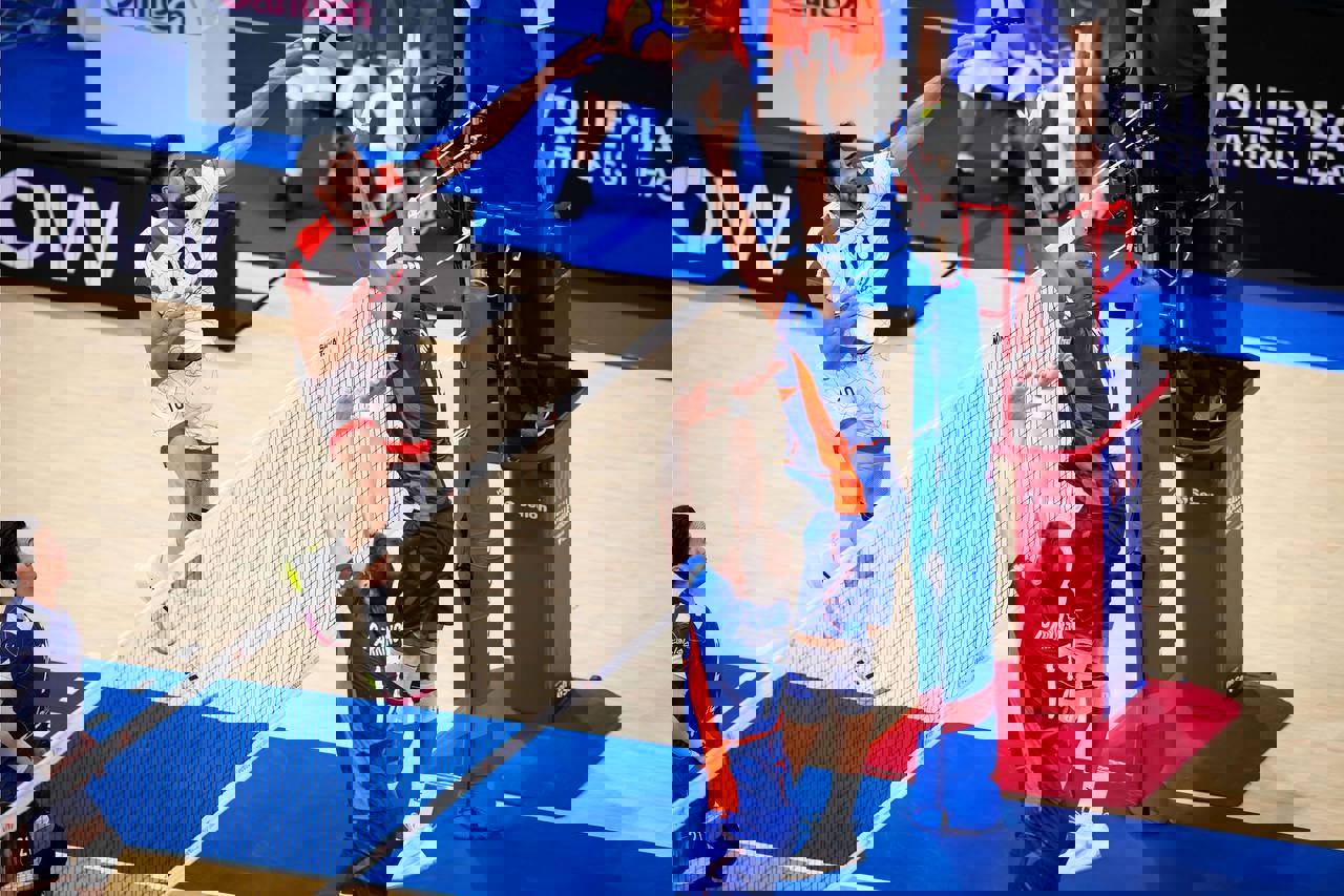 2045698