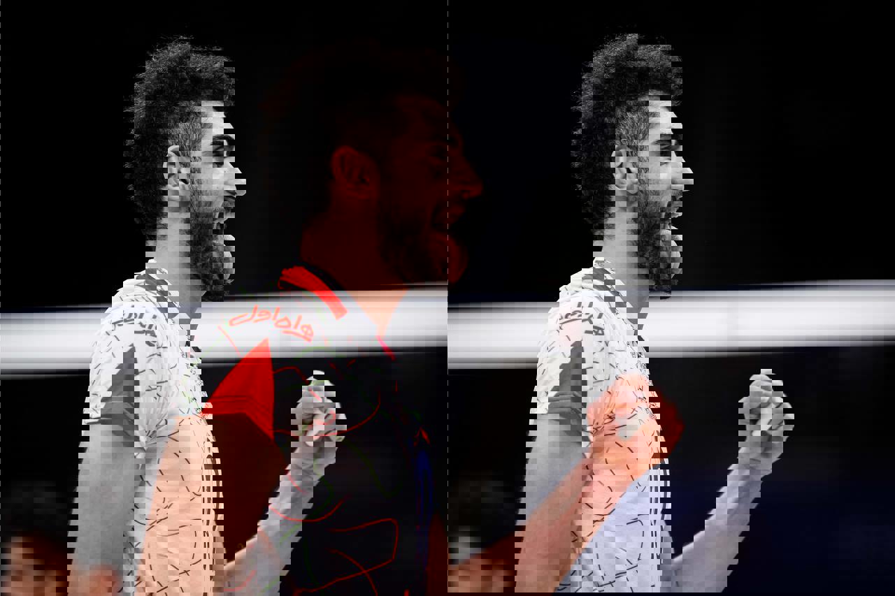 2045697
