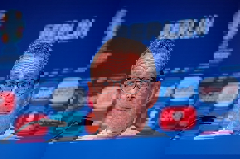2045940