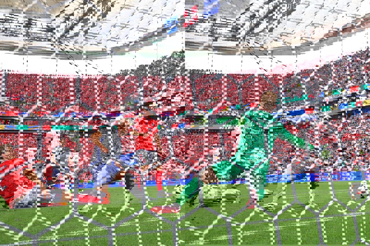 2045862