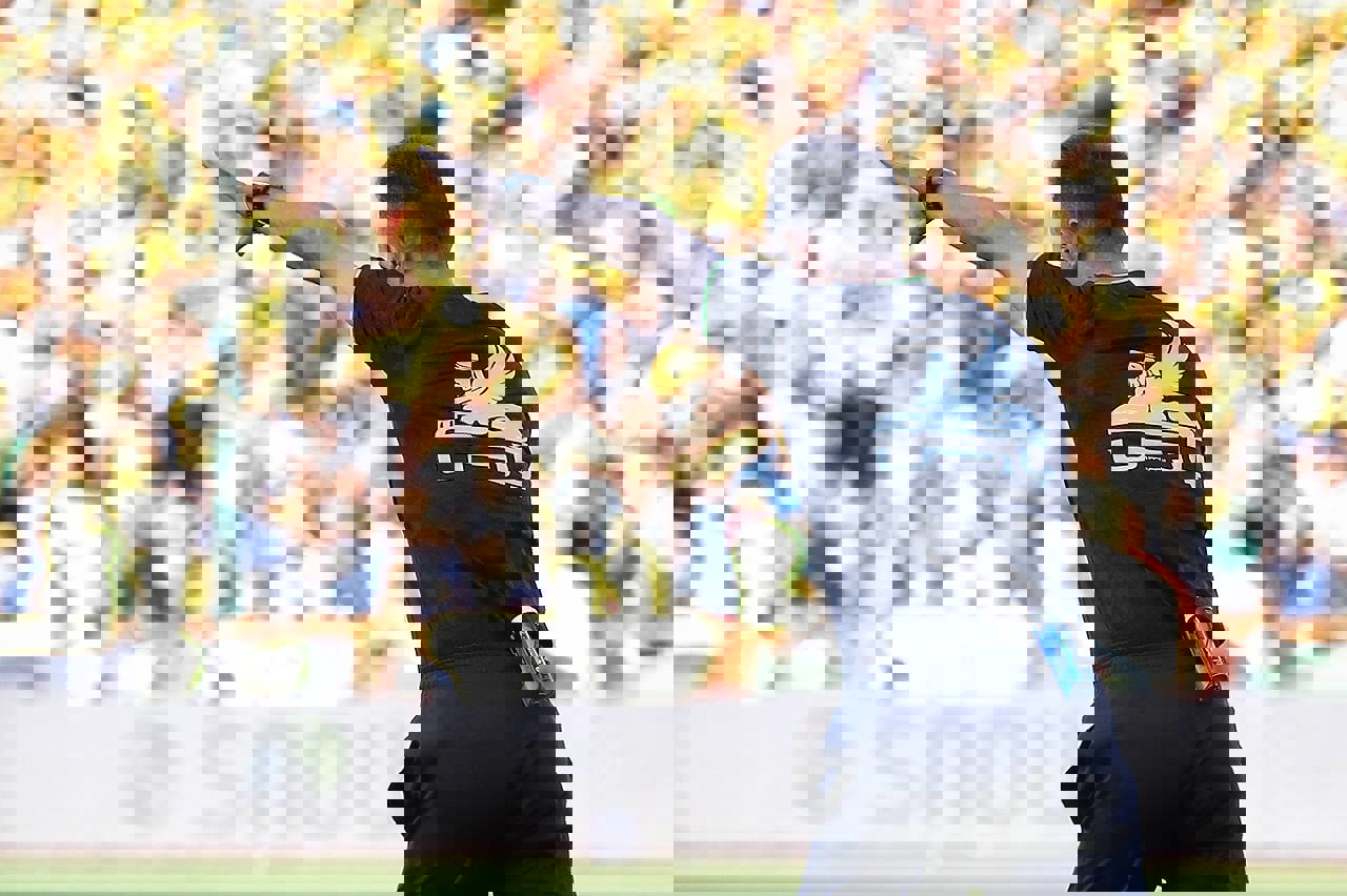 2045821