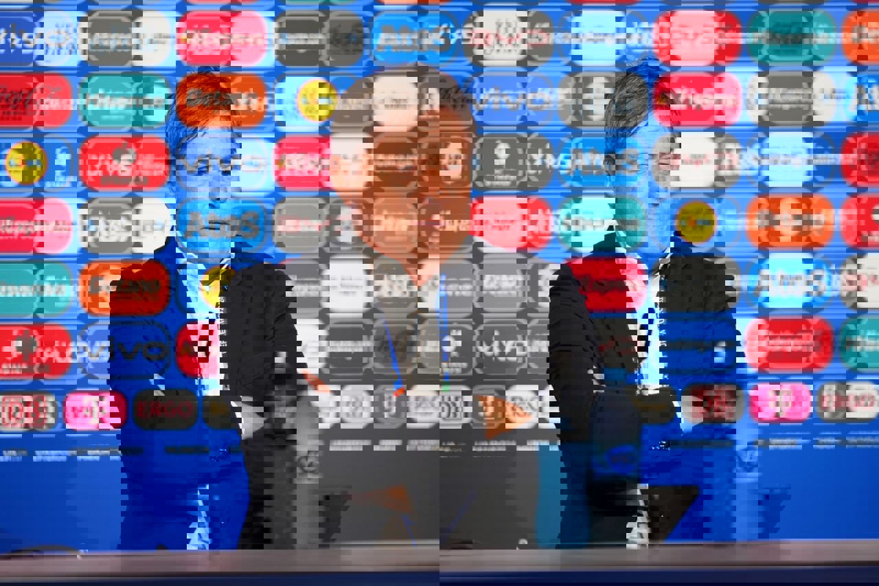 2045863