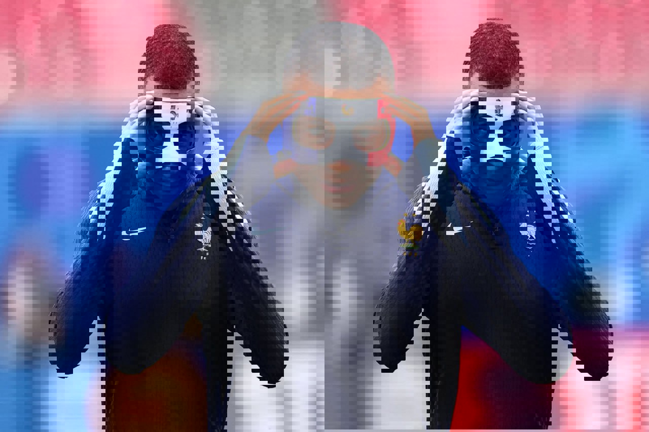 2045878