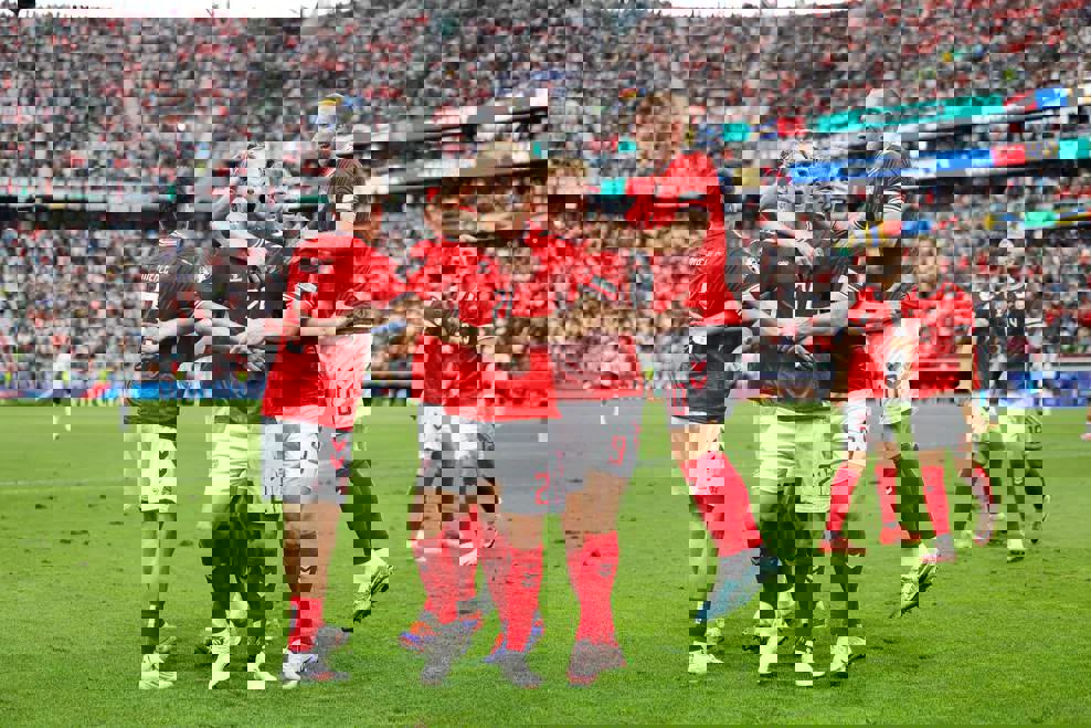2045922