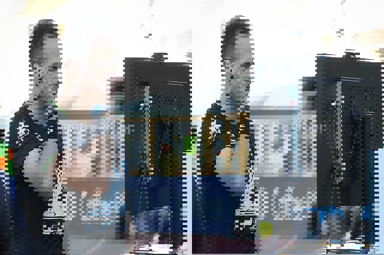 2045820