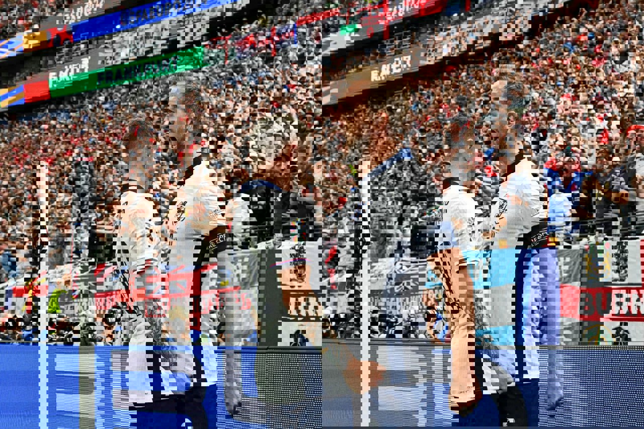 2045861