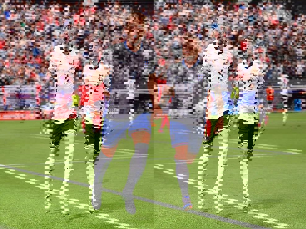 2045921