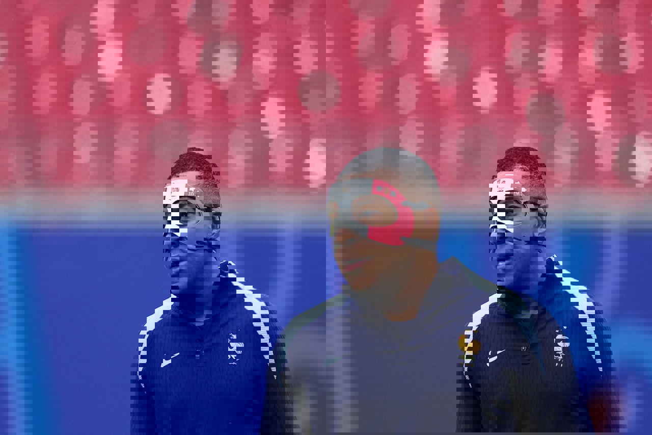 2045879