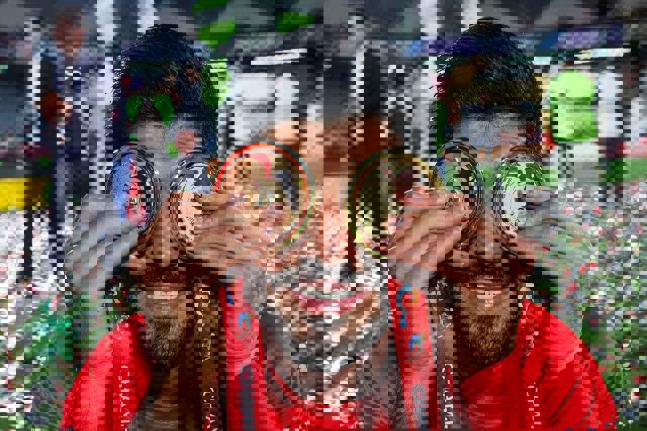 2046157