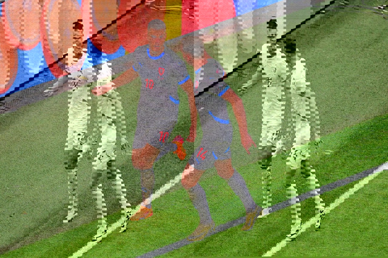 2046523