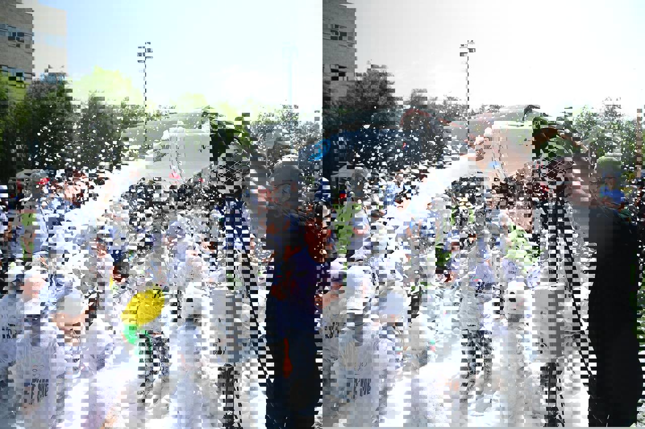 2046847
