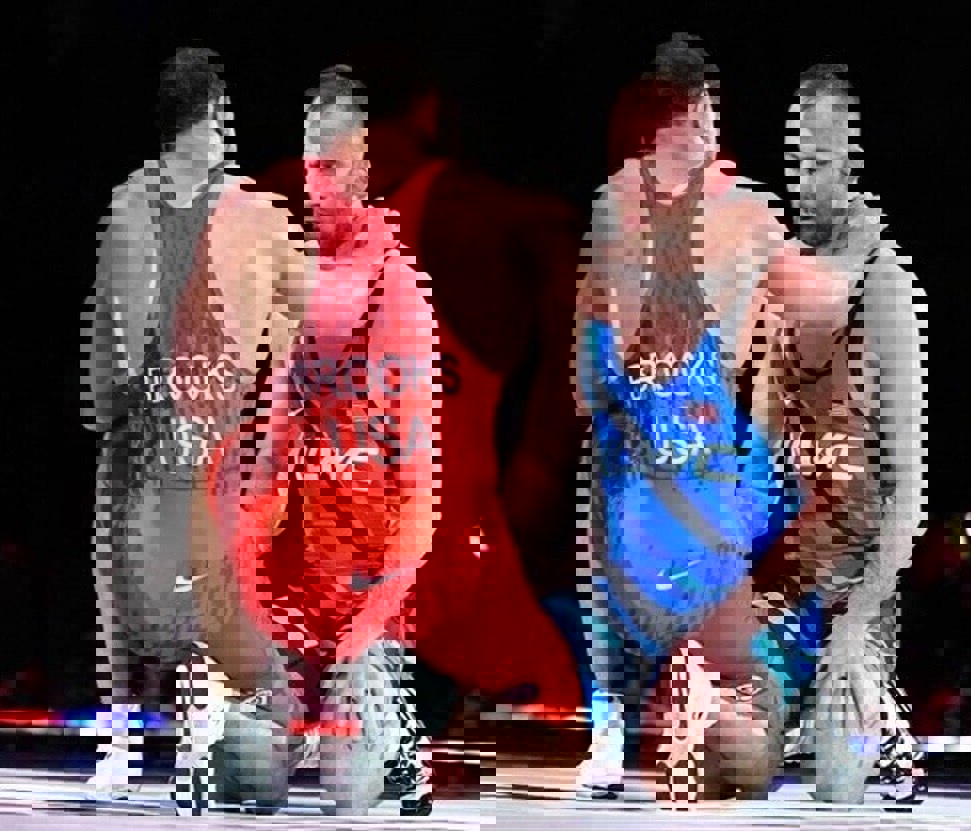 2046803