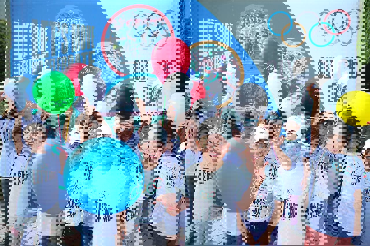2046842