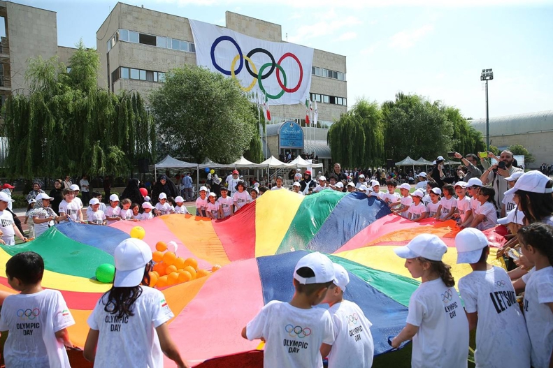 روز خاص آکادمی المپیک یک ماه مانده به پاریس 2024/ استقبال متفاوت صدها خردسال ایرانی از المپیک (عکس) 4