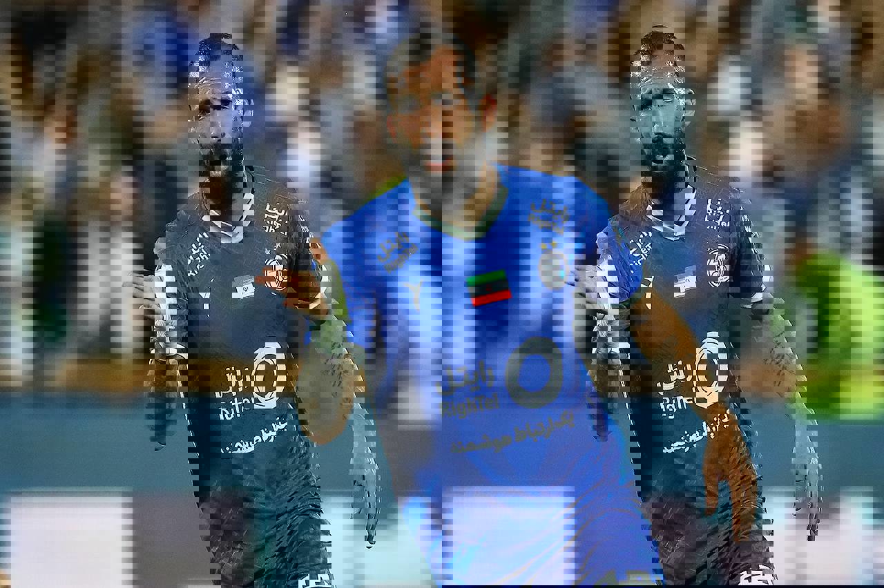 2046869