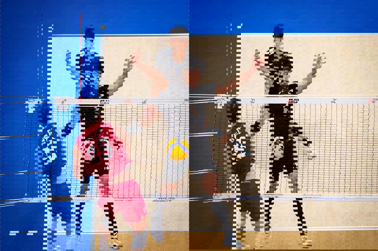 2046903