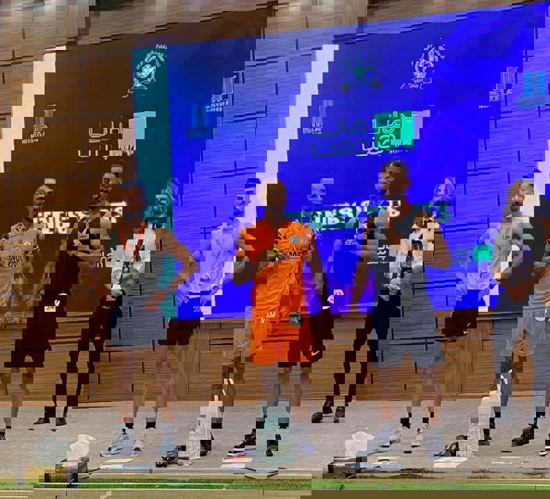 2046967