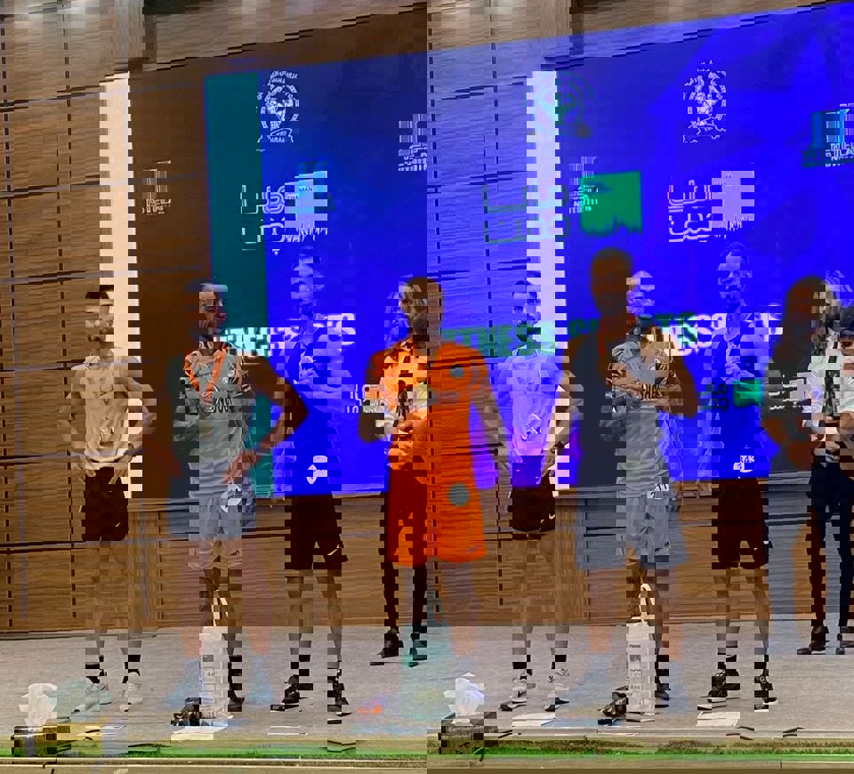 2046967