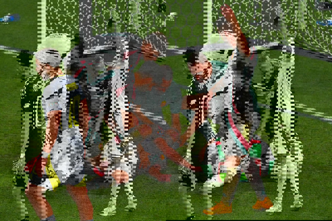 2047145