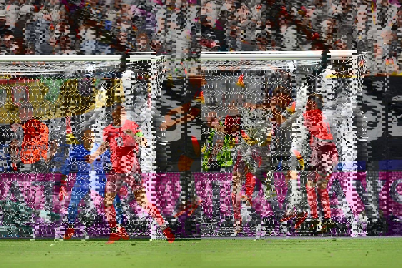2047122