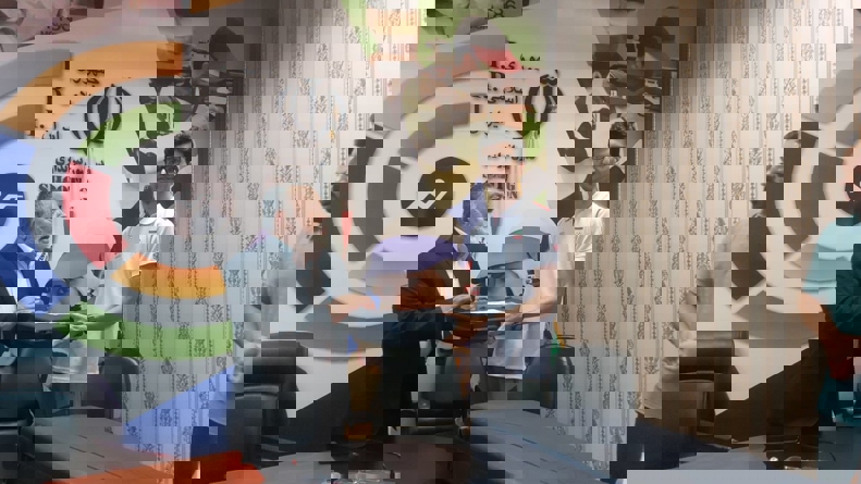 2047306