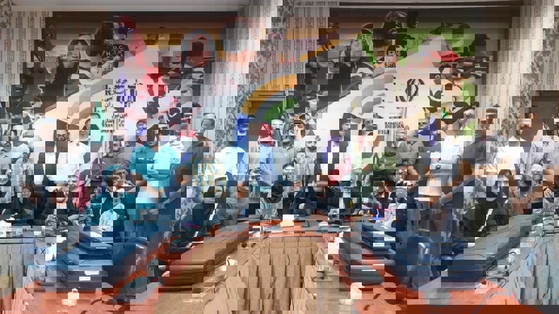 2047305