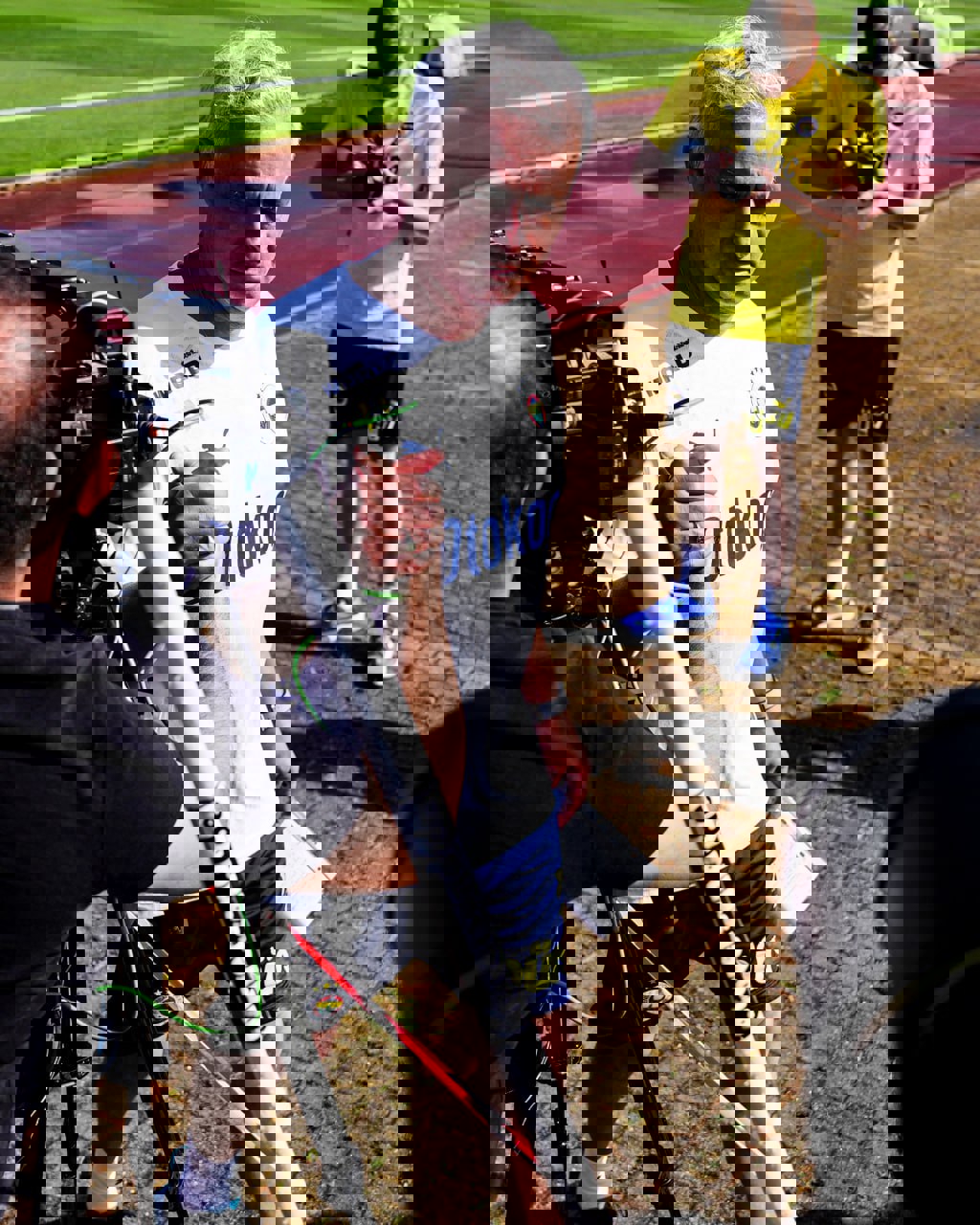 2047398