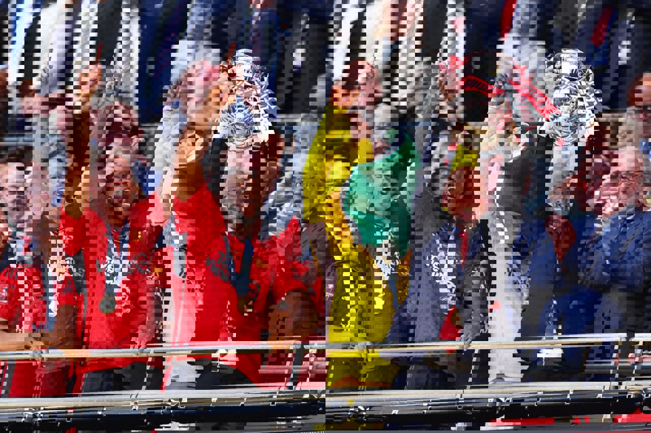 2047603