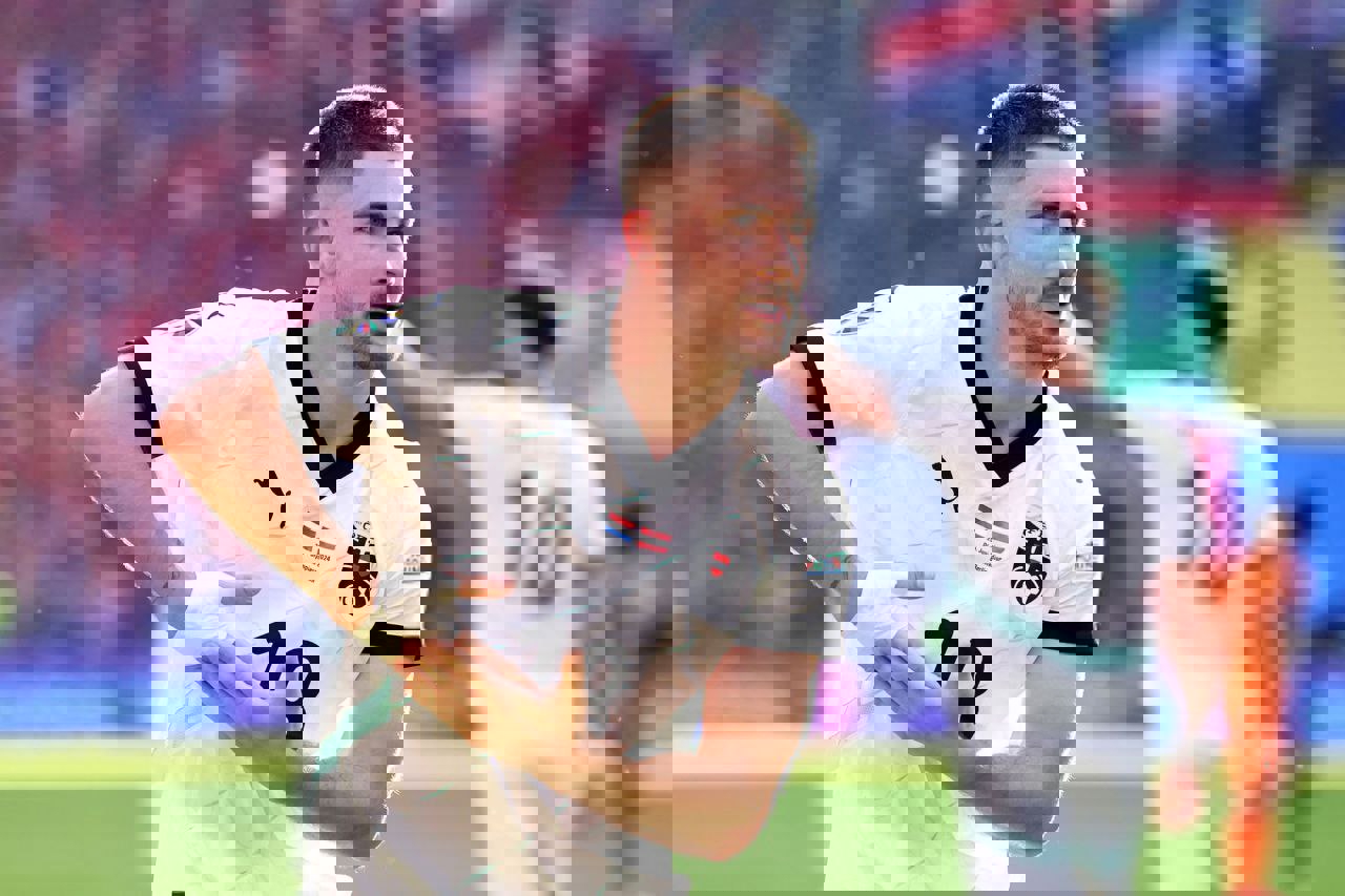 2047697