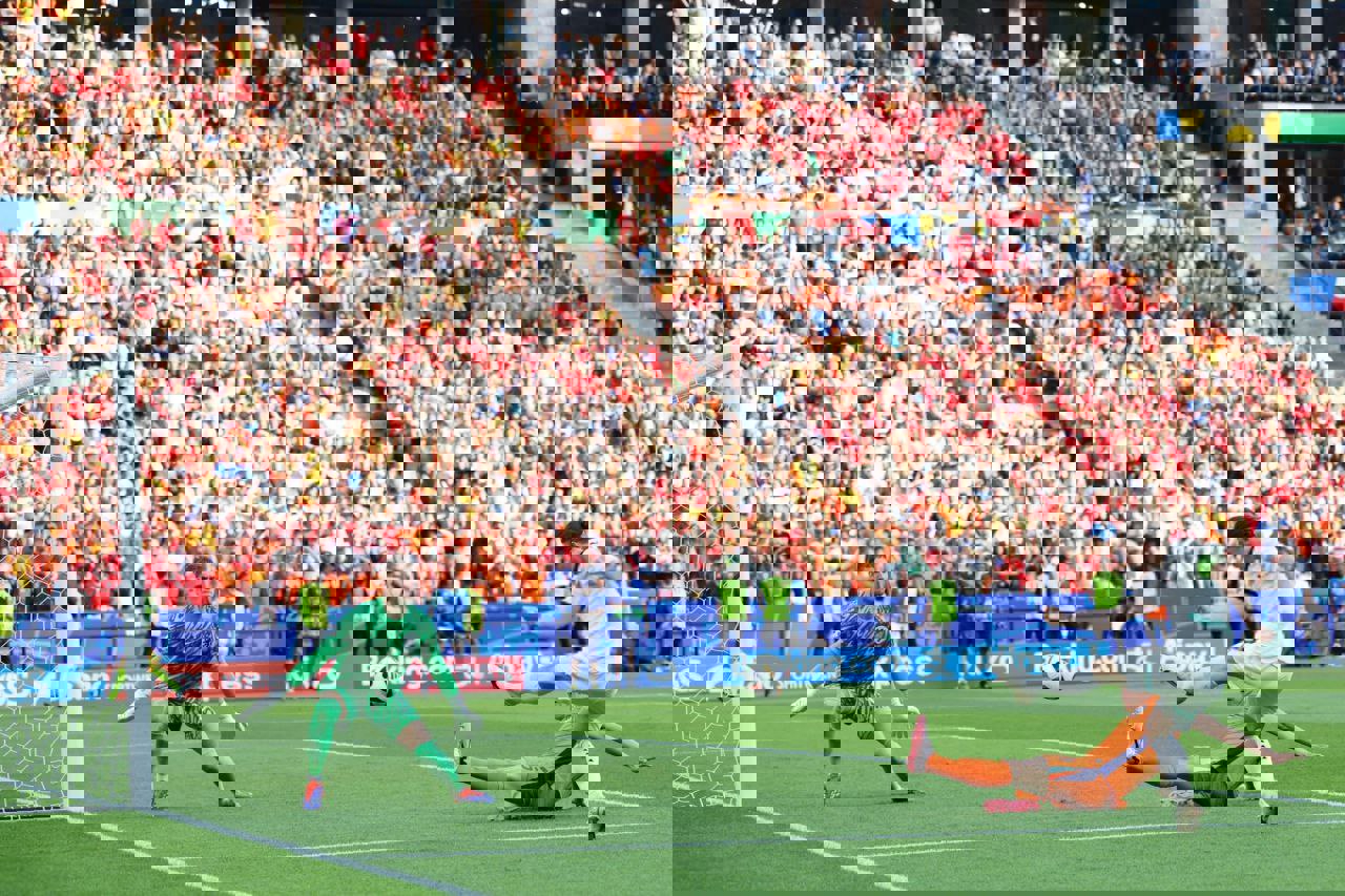 2047699