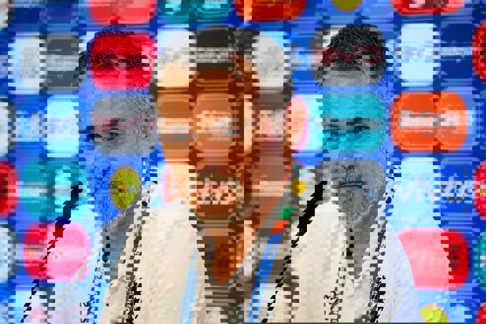 2047705