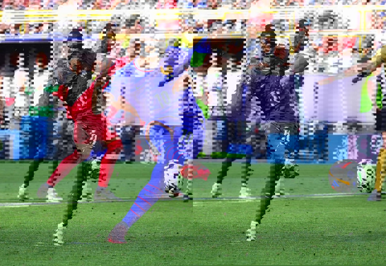 2047676