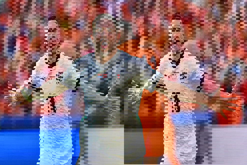 2047671