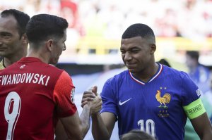 فرانسه 1-1 لهستان: گل لوا صدرنشینی را از امباپه گرفت