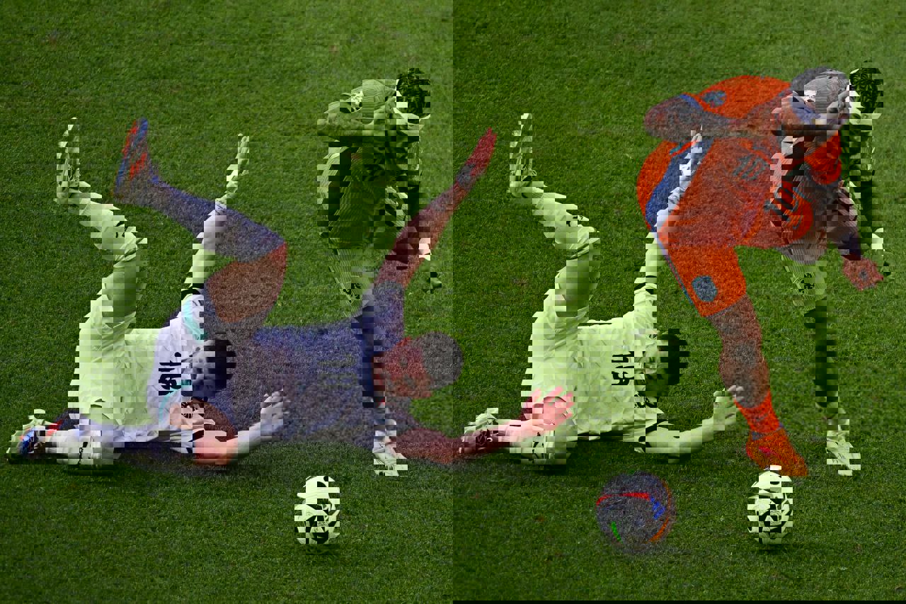 2047695