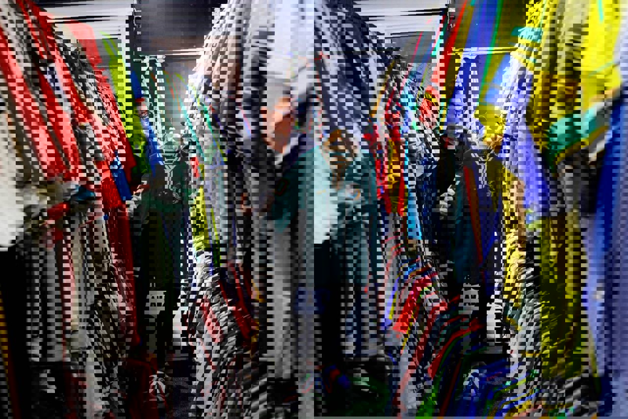 2047817
