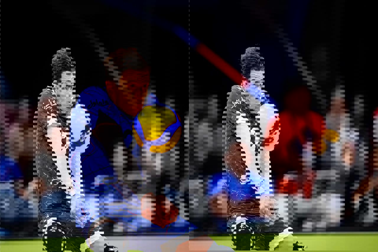 2047898