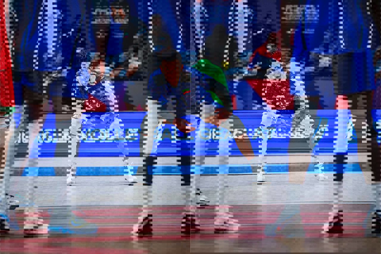 2047897