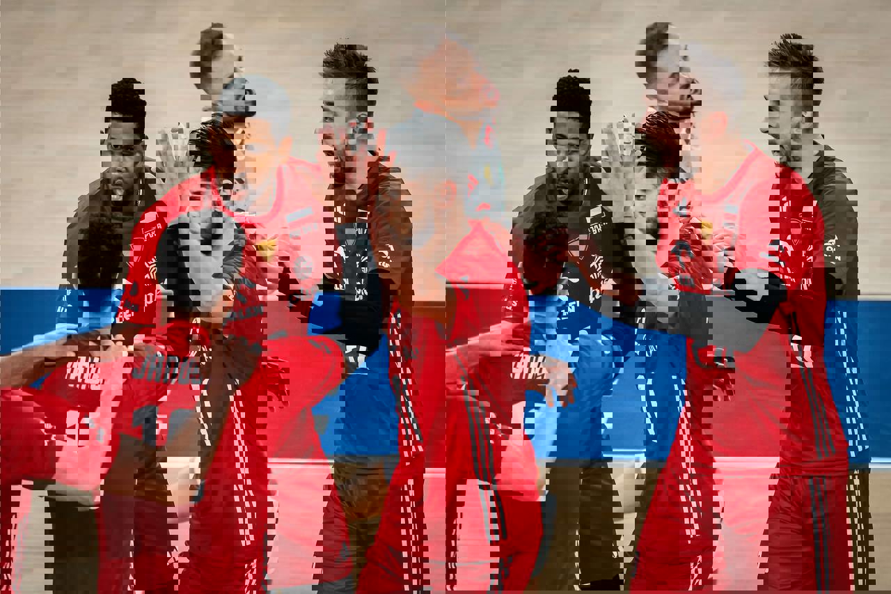 2047840