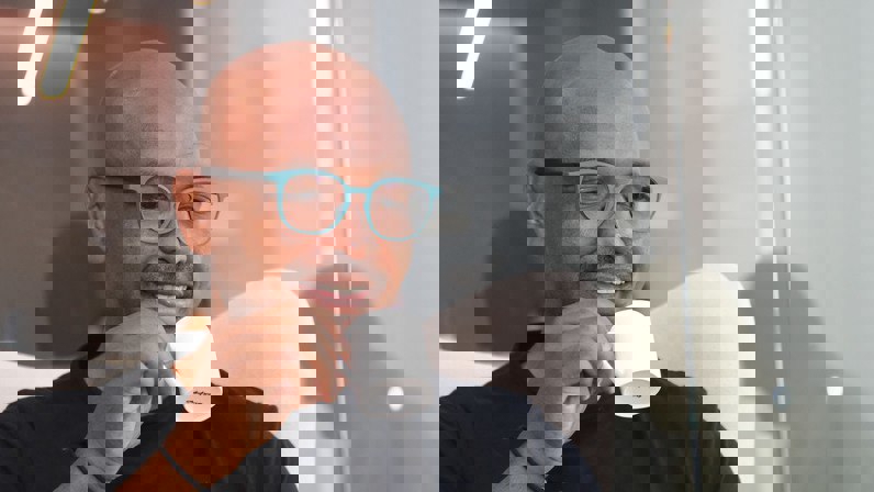 2047962
