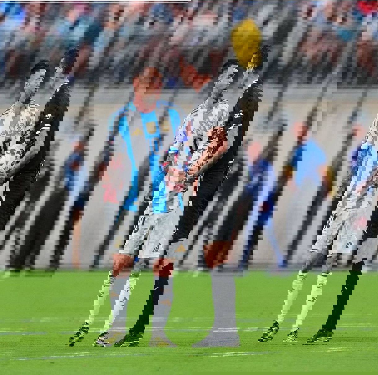 2047904