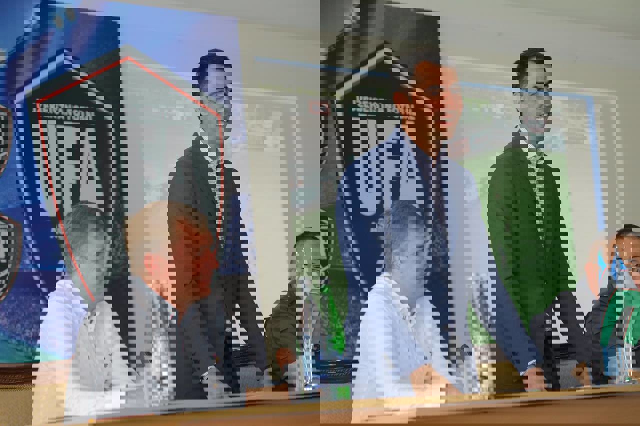 2048279