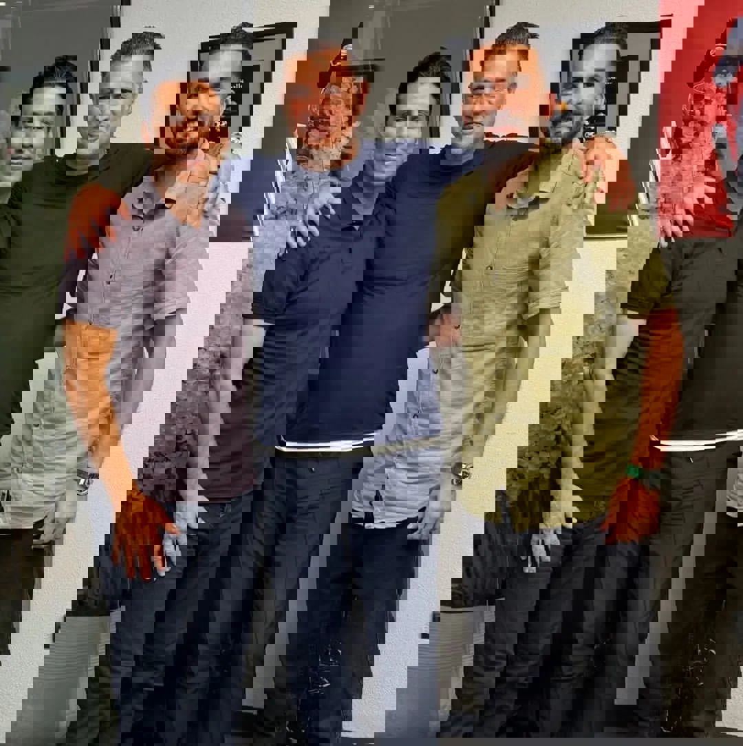 2048376