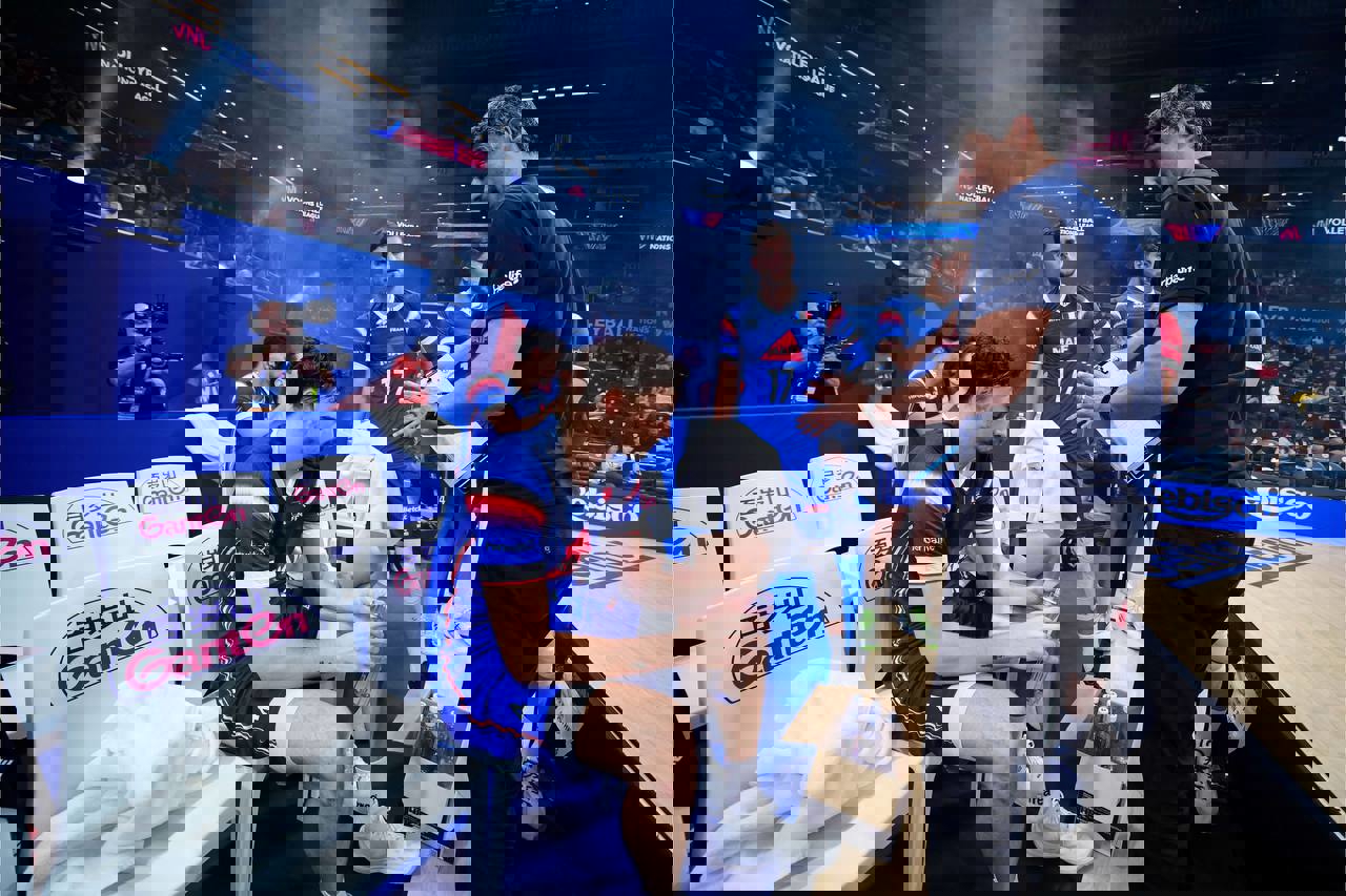 2048560
