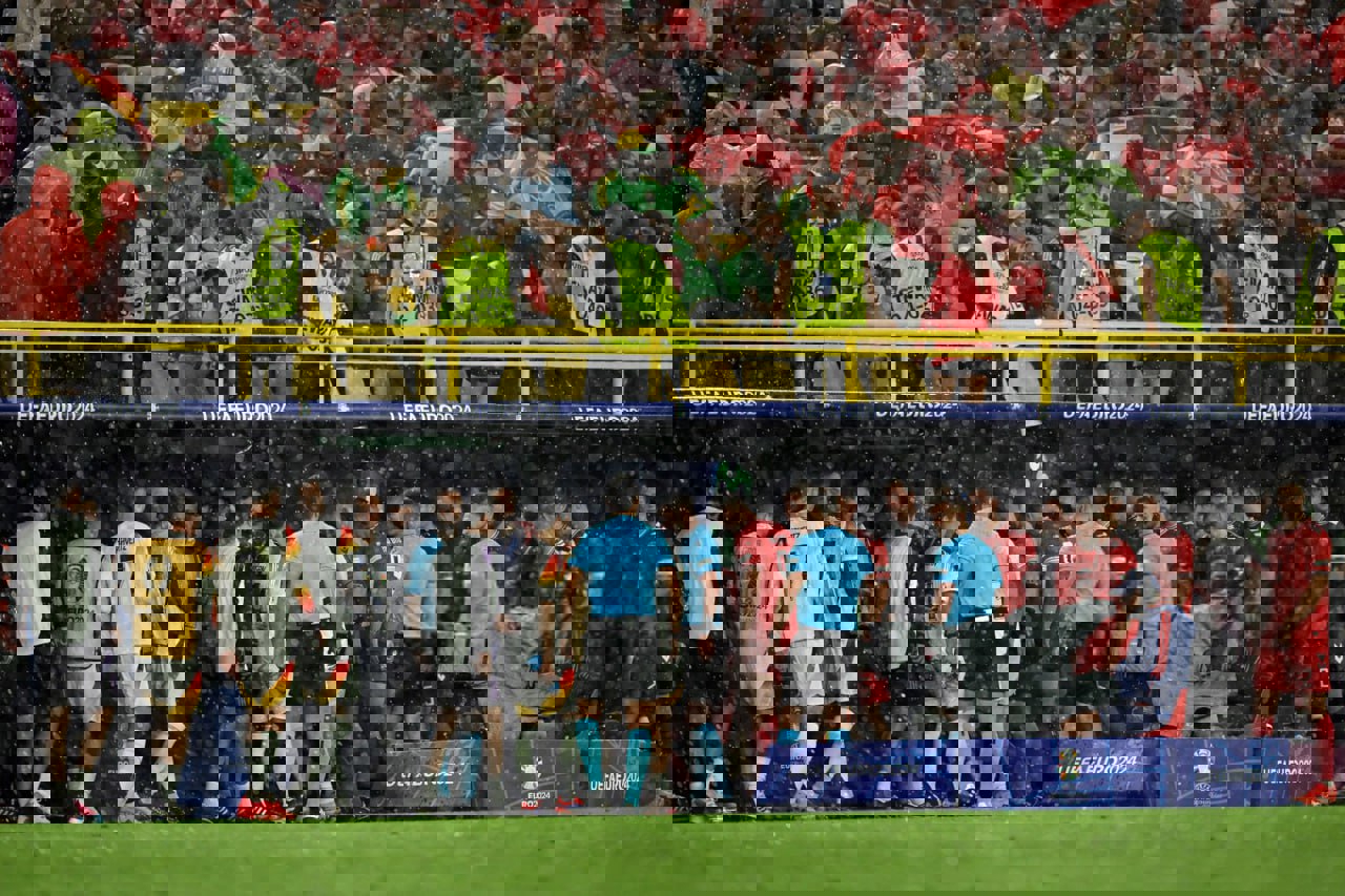 2048841